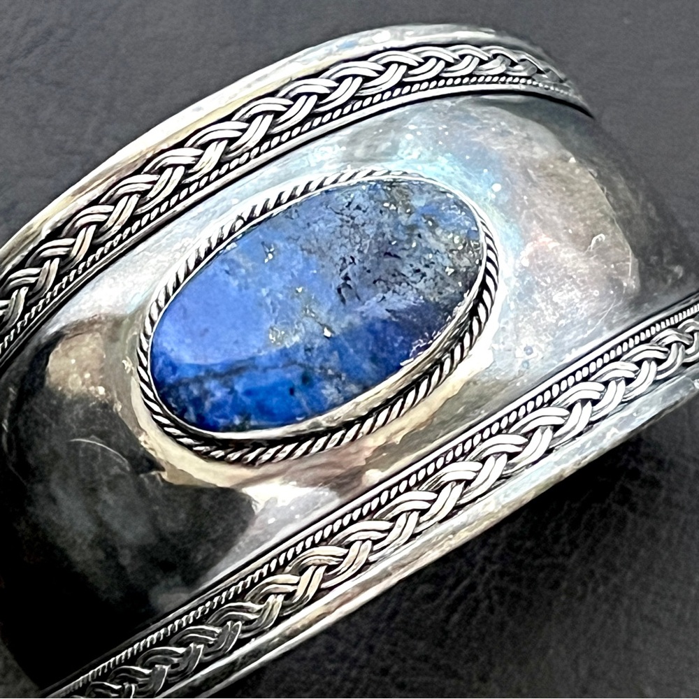🔴SALE🔴 Vintage sterling silver lapis lazuli wide cuff bracelet - Picture 3 of 10